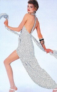bb_Frauke_1984_04_VALENTINO_SS84_HB_IT_LesGoldberg_035.thumb.jpg.cd91595fc16d099a7ae74f099cfe0437.jpg