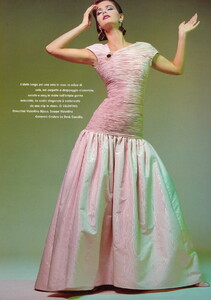 bb_Frauke_1984_09_VALENTINO_HC_ED_FW84_HB_IT_JamesMoore_160.thumb.jpg.d148dbf03ede71b580e071efa5fc46af.jpg