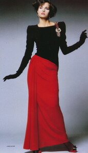 bb_ID1_1985_09_MAGICA_VALENTINO_HC_FW85_JamesMoore_020.thumb.jpg.1e6b42e3dabaee8e012e79ec8eb69085.jpg
