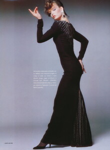 bb_ID1_1985_09_MAGICA_VALENTINO_HC_FW85_JamesMoore_060.thumb.jpg.2cadc2f7712844a2b0fae163718a9af5.jpg