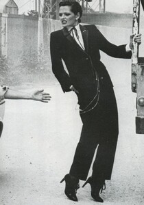 bb_ID_1978_08_LE_SOIR_EN_PLEIN_MIDI_FW78_VO_FR_HelmutNewton_015.thumb.jpg.6fbaedd081c539515c1c1d931a97eeba.jpg