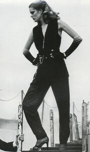 bb_ID_1978_08_LE_SOIR_EN_PLEIN_MIDI_FW78_VO_FR_HelmutNewton_019.thumb.jpg.96cdb12fae4921f9661b7766631549c7.jpg