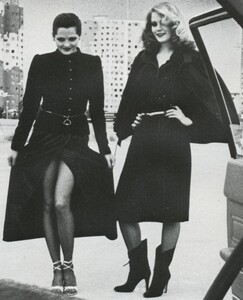 bb_ID_1978_08_LE_SOIR_EN_PLEIN_MIDI_FW78_VO_FR_HelmutNewton_052x.thumb.jpg.4e0d0617437354c2a89094d42ec0079d.jpg