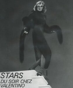 bb_ID_1978_08_STARS_DU_SOIR_CHEZ_VALENTINO_FW78_VO_FR_HelmutNewton_015.thumb.jpg.67d325a361e806656a7449334edf4913.jpg
