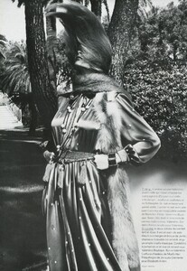 bb_ID_1978_08_STARS_DU_SOIR_CHEZ_VALENTINO_FW78_VO_FR_HelmutNewton_025.thumb.jpg.3c8a17b59dacadbcb92dc0639d03884f.jpg