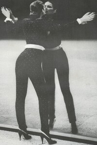 bb_ID_1978_08_THIERRY_MUGLER_FW78_VO_FR_HelmutNewton_060.thumb.jpg.938f79ab8b862238e67be7c7902ce669.jpg