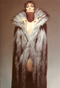 bb_ID_1978_09_GROSVENOR_FURS_HC_FW78_VOGUE_FR_FOX_080.thumb.jpg.5db036722d0a390026e10cddf048c283.jpg