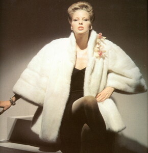 bb_ID_1978_09_GROSVENOR_FURS_HC_FW78_VOGUE_FR_MINK_040.thumb.jpg.c59e0819ecac6dfd183d083305d445cb.jpg