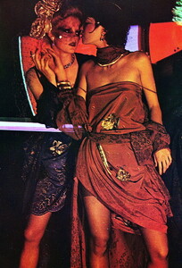 bb_ID_1978_09_LANCETTI_ALTA_MODA_FW78_VOGUE_IT_GianpaoloBarbieri_122.thumb.jpg.3feeb314fe6648c9b4b19ac5c5ef34d6.jpg