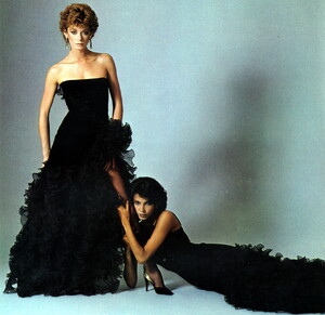 bb_ID_1980_09_VALENTINO_HC_FW80_VOGUE_IT_StanMalinowski_030.thumb.jpg.d4ef7273191b4ace77ac8f16231063c5.jpg