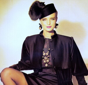 bb_ID_1982_09_BAROCCO_HC_FW82_VOGUE_IT_DavidBailey_100.thumb.jpg.86cb8eae5523032d4ca279a5959d86a0.jpg