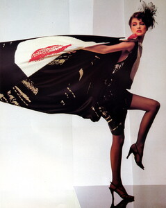 bb_ID_1982_09_UNGARO_HC_FW82_VOGUE_IT_010.thumb.jpg.5929362f2a636d7946471f29f30f52d8.jpg