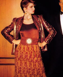 bb_ID_1982_09_VALENTINO_HC_FW82_VOGUE_IT_BarryMcKinley_030.thumb.jpg.2b665924a0f79e8069f72c253c3371c0.jpg