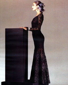 bb_ID_1983_03_YSL_HC_SS83_VOGUE_IT_DavidBailey_040.thumb.jpg.9cca3a7fe1c0555a545ad8cab02a9f6e.jpg