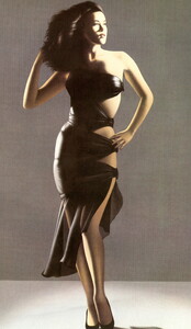 bb_ID_1983_10_ALAIA_FW83_VOGUE_FR_020.thumb.jpg.d022dfdf9bafe72c39d0b103be84bb6e.jpg