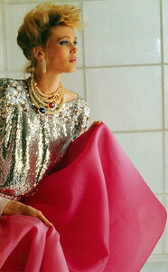 bb_ID_1984_03_VALENTINO_HC_VOGUE_IT_BarryMcKinley_025.thumb.jpg.bff9fdcac44e435f5b90939195ffe97b.jpg