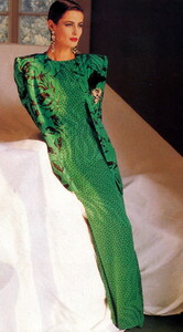bb_ID_1984_04_VALENTINO_HC_SS84_HB_IT_HelmutNewton_020.thumb.jpg.3dc0c000e07c8de7a7608f89ab0de1d1.jpg
