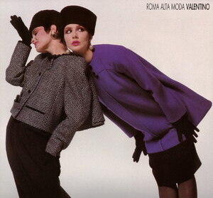 bb_ID_1984_09_VALENTINO_HC_ED_FW84_HB_IT_JamesMoore_020.thumb.jpg.3f3c21d947304efa1bd25631979f362e.jpg
