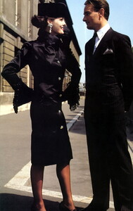 bb_ID_1984_09_YSL_HC_Ad_Vogue_IT_HelmutNewton_010.thumb.jpg.3deeace619772e0f3e11acb9b9be5d0b.jpg