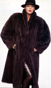 bb_ID_1985_02_FURS_FW84_HB_FR_021.thumb.jpg.05387ba79e204ce11fbf6f8c17cd0cb5.jpg