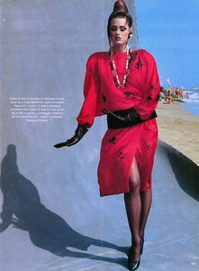 bb_ID_1985_09_GALITZINE_HC_FW85_VOGUE_IT_Demarchelier_035.thumb.jpg.d7aac2b278f1a9b03883fe4fe2f00fc8.jpg