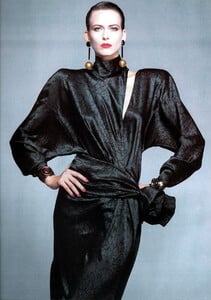bb_ID_1985_09_KRIZIA_HC_FW85_HB_IT_NestiMendoza_071.thumb.jpg.25bd76d69266b58aa1a2152baa0a7552.jpg