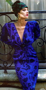 bb_ID_1985_09_UNGARO_HC_FW85_VOGUE_IT_DavidSeidner_010.thumb.jpg.4ef79fe0e5caf0de6158e5282ce7fa99.jpg