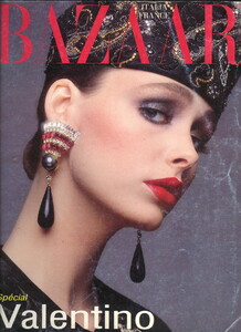 bb_ID_1985_09_VALENTINO_HC_FW85_COVER_HB_IT_JamesMoore_010.thumb.jpg.fd77b75a8c866d6f7399ff5d27dd3c6c.jpg