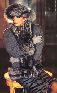 bb_ID_1985_09_VALENTINO_HC_FW85_HB_IT_TerenceDonovan_020.thumb.jpg.8cff7a47524734f6d6b0c9756acc9bc0.jpg