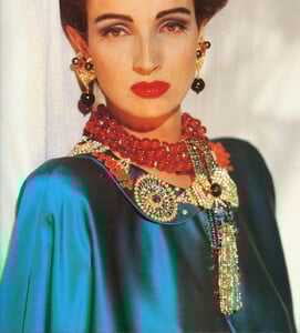bb_ID_1985_09_VALENTINO_HC_FW85_HB_IT_TerenceDonovan_060.thumb.jpg.400f1b1fb82a9bb501743aeb9e71b694.jpg