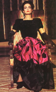 bb_ID_1985_09_VALENTINO_HC_FW85_HB_IT_TerenceDonovan_070.thumb.jpg.d65c4bf647924b87e598692872eafed1.jpg