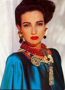 bb_ID_1985_09_VALENTINO_HC_FW85_TerenceDonovan_040.thumb.jpg.e6ba9d501d41dfa52f55e35c47b61cf0.jpg