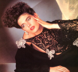 bb_ID_1985_09_VERSACE_HC_FW85_HB_IT_TomJackson_010.thumb.jpg.cabbb49b7ebf297ba7be4855a6845552.jpg