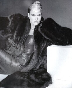 bb_ID_1986_09_CARLO_TIVIOLI_FURS_FW86_VOGUE_IT_SPECIALE_FrancoisLamy_012.thumb.jpg.b73b88ae767757966b7f35b91492ebb0.jpg