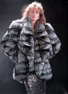 bb_ID_1986_09_FURS_FW86_VOGUE_IT_SPECIALE_010.thumb.jpg.2459f48472ee61387910b25da49f087f.jpg