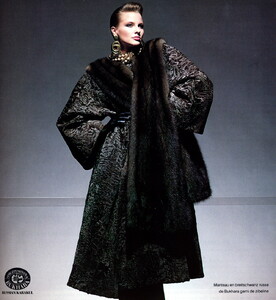 bb_ID_1986_09_GROSVENOR_FW86_VOGUE_FR_010.thumb.jpg.fd6cd6225a822023fcac2c9d30b00de0.jpg
