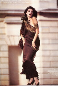 bb_ID_1986_10_HAUTE_COUTURE_Madame_MichaelDoster_010.thumb.jpg.98e8b1c39ce1a3acb0d00e781427bf9c.jpg