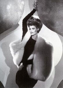 bb_ID_1987_09_CHIAVARRELLI_FURS_HC_FW87_VOGUE_IT_RUSSIAN_WHITE_FOX_AlbertaTiburzi_050.thumb.jpg.cc0aabd28664b9d3bb2977da84a78d10.jpg