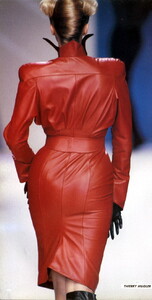 bb_ID_1988_03_MUGLER_FW88_COLLEZIONI_7_041.thumb.jpg.496932be954cd2aff49a115607a9e6fb.jpg