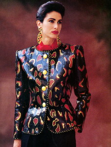bb_ID_1990_10_GIVENCHY_HC_FW90_020.thumb.jpg.85c52b753f3395221386f2219562b7fd.jpg