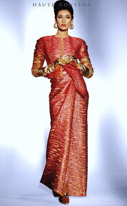 bb_ID_1992_10_DIOR_HC_FW92_011.thumb.jpg.e30caf72b2d26c7c9c26aa18b38e6b6b.jpg
