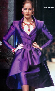 bb_ID_1992_10_GIVENCHY_HC_FW92_020.thumb.jpg.50aae69705fea1a168abe4ab770b8243.jpg