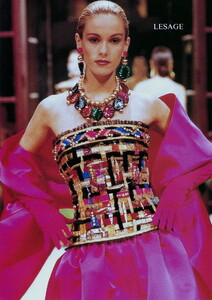 bb_ID_1992_10_GIVENCHY_HC_FW92_030.thumb.jpg.4433f5e2ce565e7087f6feeac7566192.jpg