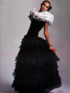 bb_Iman_1980_09_VALENTINO_HC_FW80_VOGUE_IT_StanMalinowski_030.thumb.jpg.516482acd9527838f981fac83ca5bee7.jpg