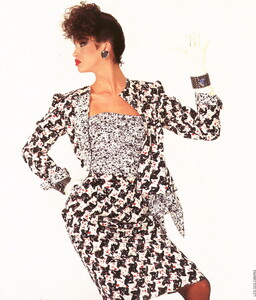bb_JaniceDickinson_1984_03_LE_SUPERBES_FOLIES_ODICINI_HC_HB_IT_LesGoldberg_091_SISAN.thumb.jpg.95f9b978b08284279a51956b6ec9e33d.jpg