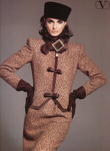 bb_JoanSeverance_1983_09_VALENTINO_HC_FW83_VOGUE_IT_RenatoGrignaschi_041.thumb.jpg.e192200cd8633699f84a4bc14f3cf920.jpg