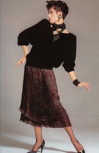 bb_JulieWolfe_1983_09_VALENTINO_HC_FW83_VOGUE_IT_RenatoGrignaschi_060.thumb.jpg.45938e3c7820b376105bcb6673fa5954.jpg