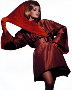 bb_KarenMulder_1991_10_LANVIN_FW91_HC_Tyen_010.thumb.jpg.827f254fe8cd70296105d91fab574f9d.jpg