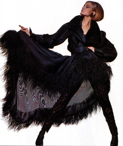 bb_KarenMulder_1991_10_LANVIN_FW91_HC_Tyen_020.thumb.jpg.d25b62c55c0dc47c1f68126a526c54a8.jpg