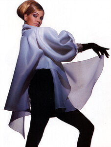 bb_KarenMulder_1991_10_LANVIN_FW91_HC_Tyen_030.thumb.jpg.2e59bd27ccf5046849807fcc6c1ddbe7.jpg